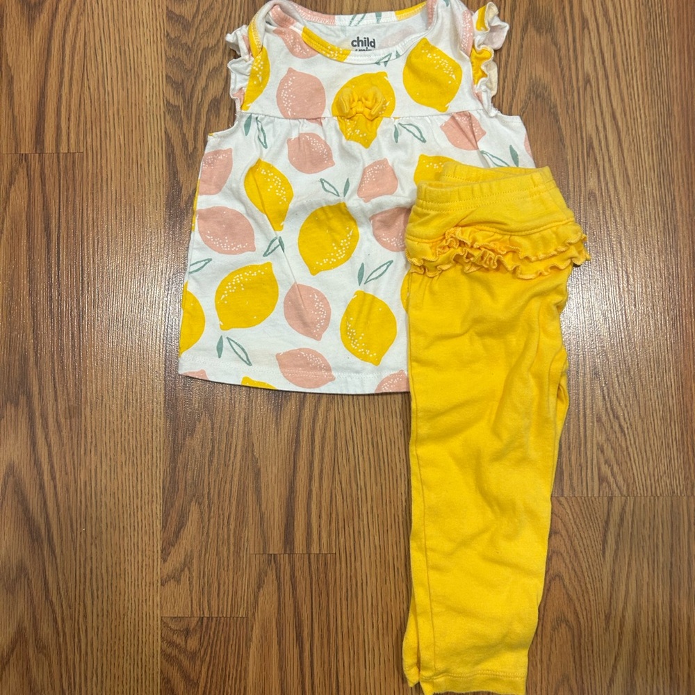 Carter’s baby girl 2 piece set. 18 months.